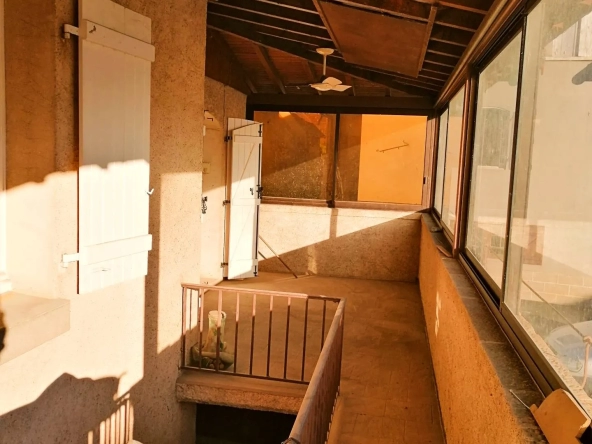 Grande maison avec 2 appartements et 1 local commercial à vendre à Aynac 