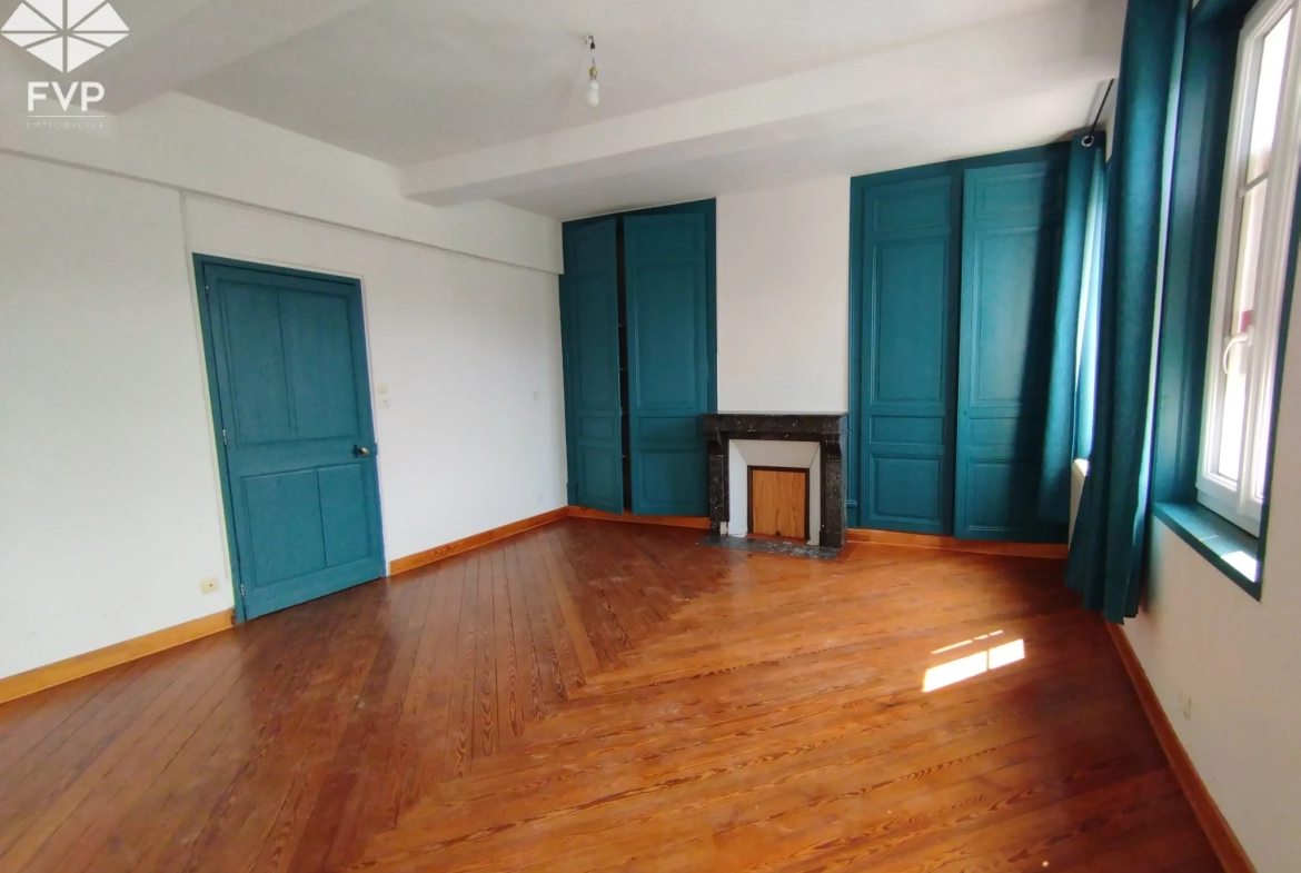 Maison de ville à SAINT-LAURENT-EN-CAUX avec dépendances 