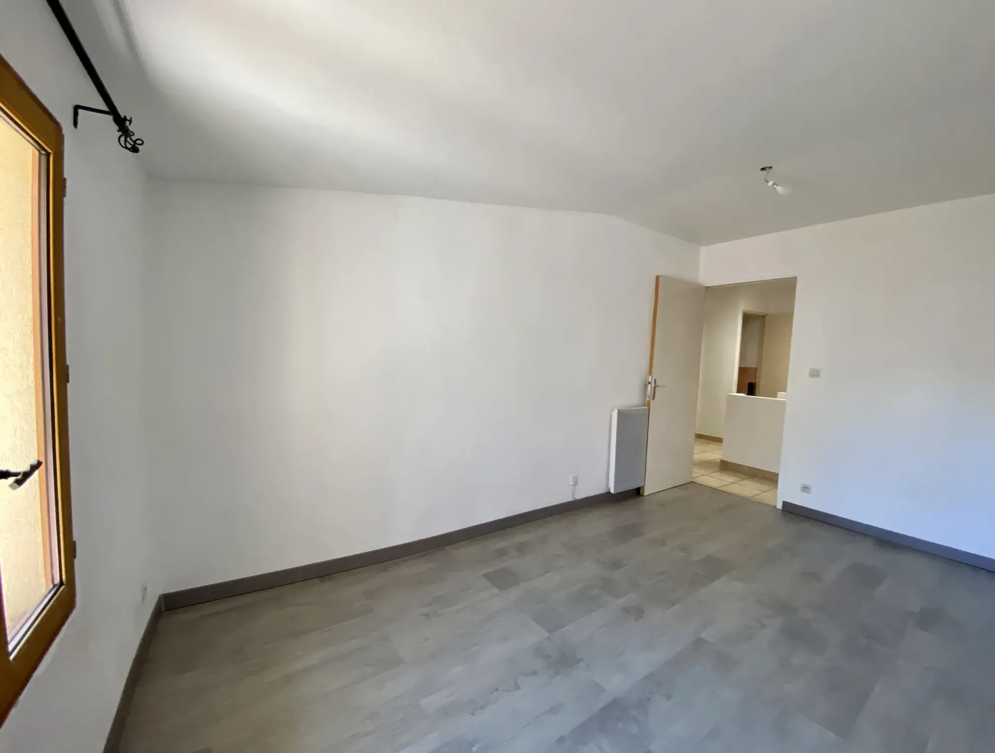 Maison centre village avec terrasse et garage à Tulette - 75 m2, 2 chambres 