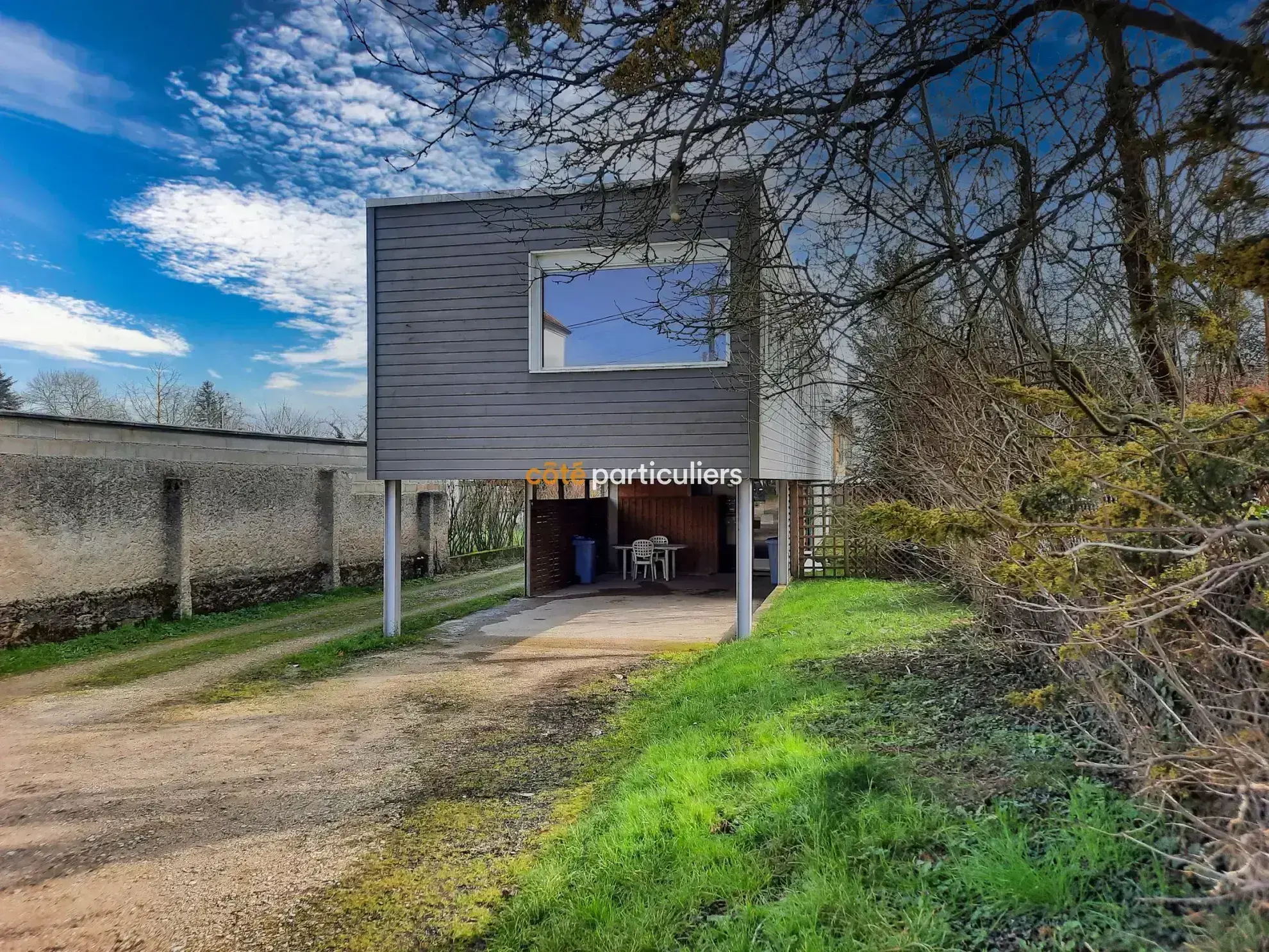 Immeuble avec Studio et Appartement Lumineux à Dole 