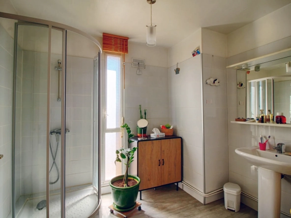 Appartement T3 avec balcon, ascenseur, garage et cellier à Carcassonne 