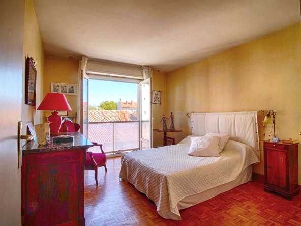 Appartement T3 avec balcon, ascenseur, garage et cellier à Carcassonne 