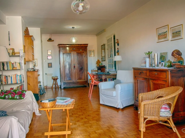Appartement T3 avec balcon, ascenseur, garage et cellier à Carcassonne 