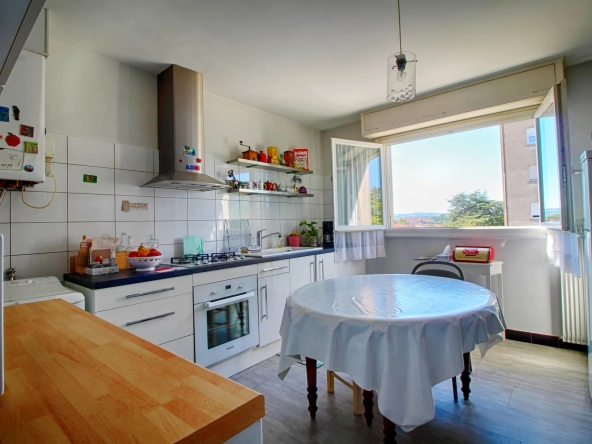 Appartement T3 avec balcon, ascenseur, garage et cellier à Carcassonne 