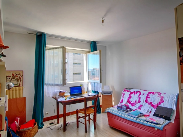 Appartement T3 avec balcon, ascenseur, garage et cellier à Carcassonne 