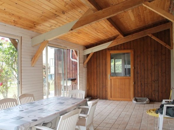 Maison avec 2 granges sur un terrain de plus d'un hectare avec plantation de 300 Charmes Truffier 