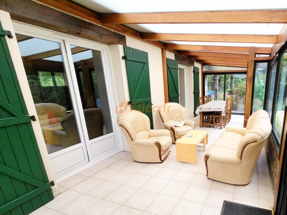 Maison avec sous-sol complet et chambre au rez-de-chaussée 