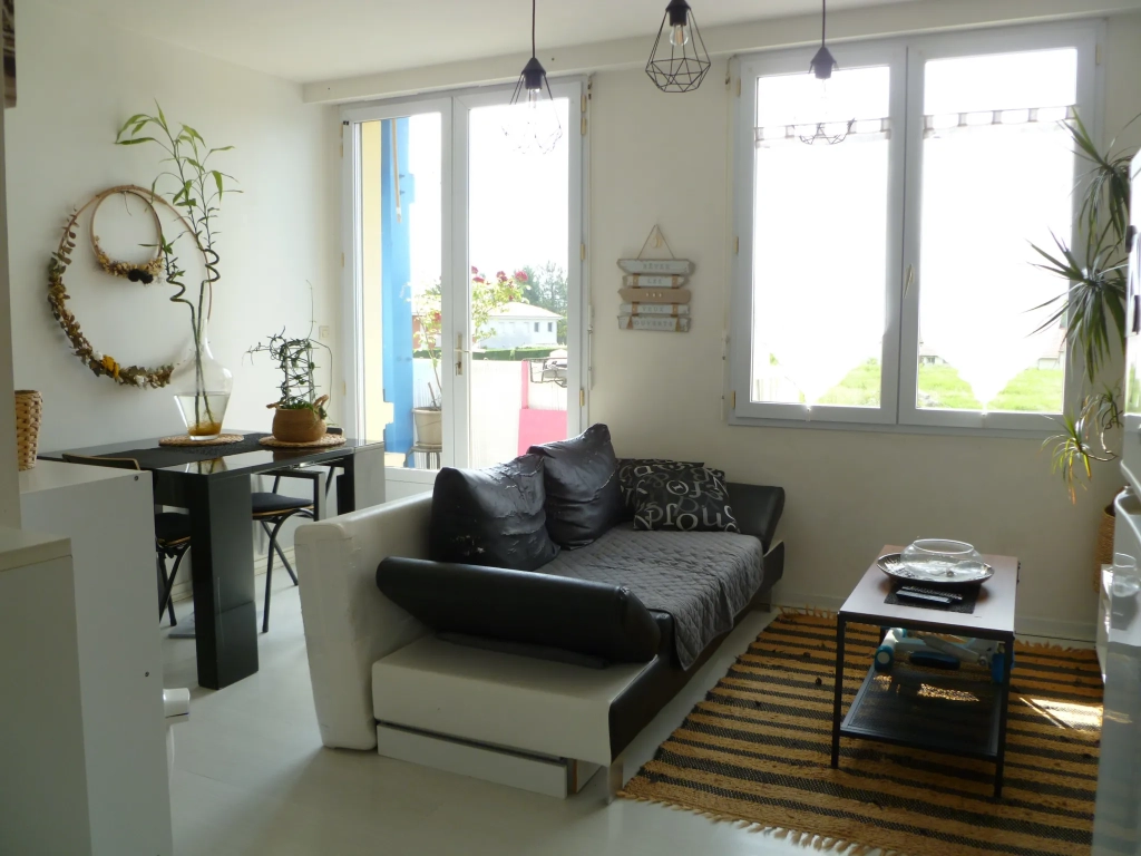 Appartement au 01 er et dernier étage - Balcon - Biganos centre