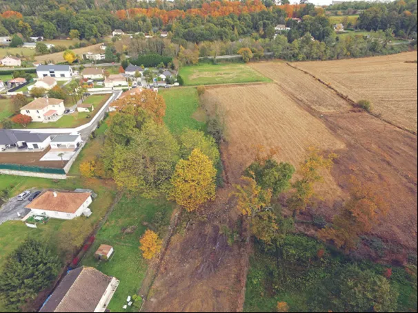 Terrain constructible viabilisé avec vue sur les Pyrénées à Soumoulou 
