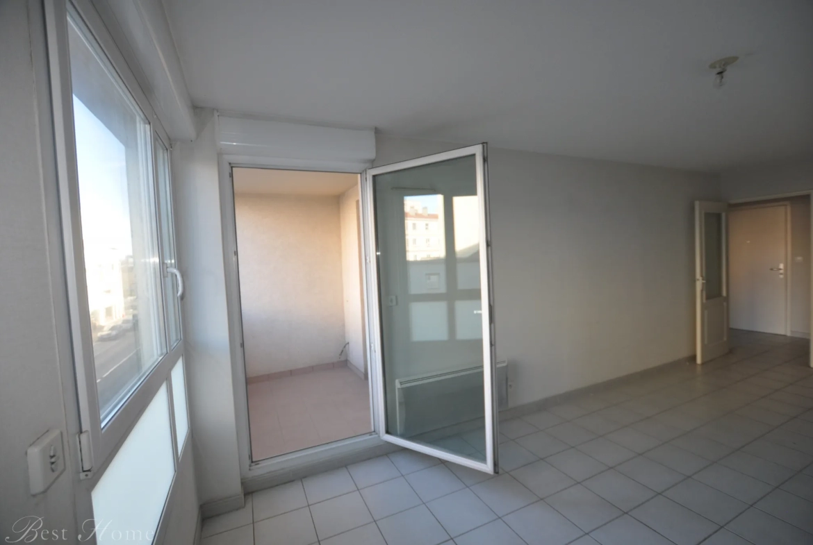 Appartement type 2 avec terrasse et parking à vendre - Quartier Jean Jaures, Nîmes 