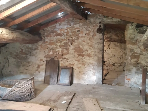 Maison en Pierre à Rénover 6 Pièces à Douvres avec Jardin 