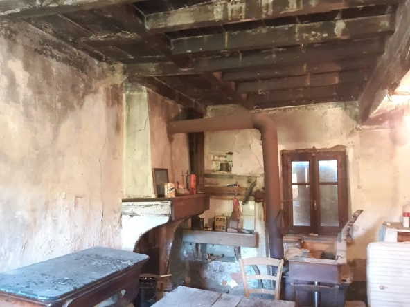Maison en Pierre à Rénover 6 Pièces à Douvres avec Jardin 