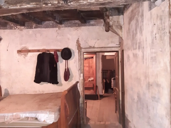 Maison en Pierre à Rénover 6 Pièces à Douvres avec Jardin 