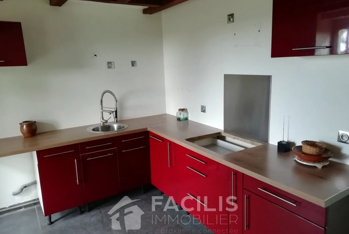 Fermette rénovée type F5 avec garage. Bien planquée dans la campagne! 
