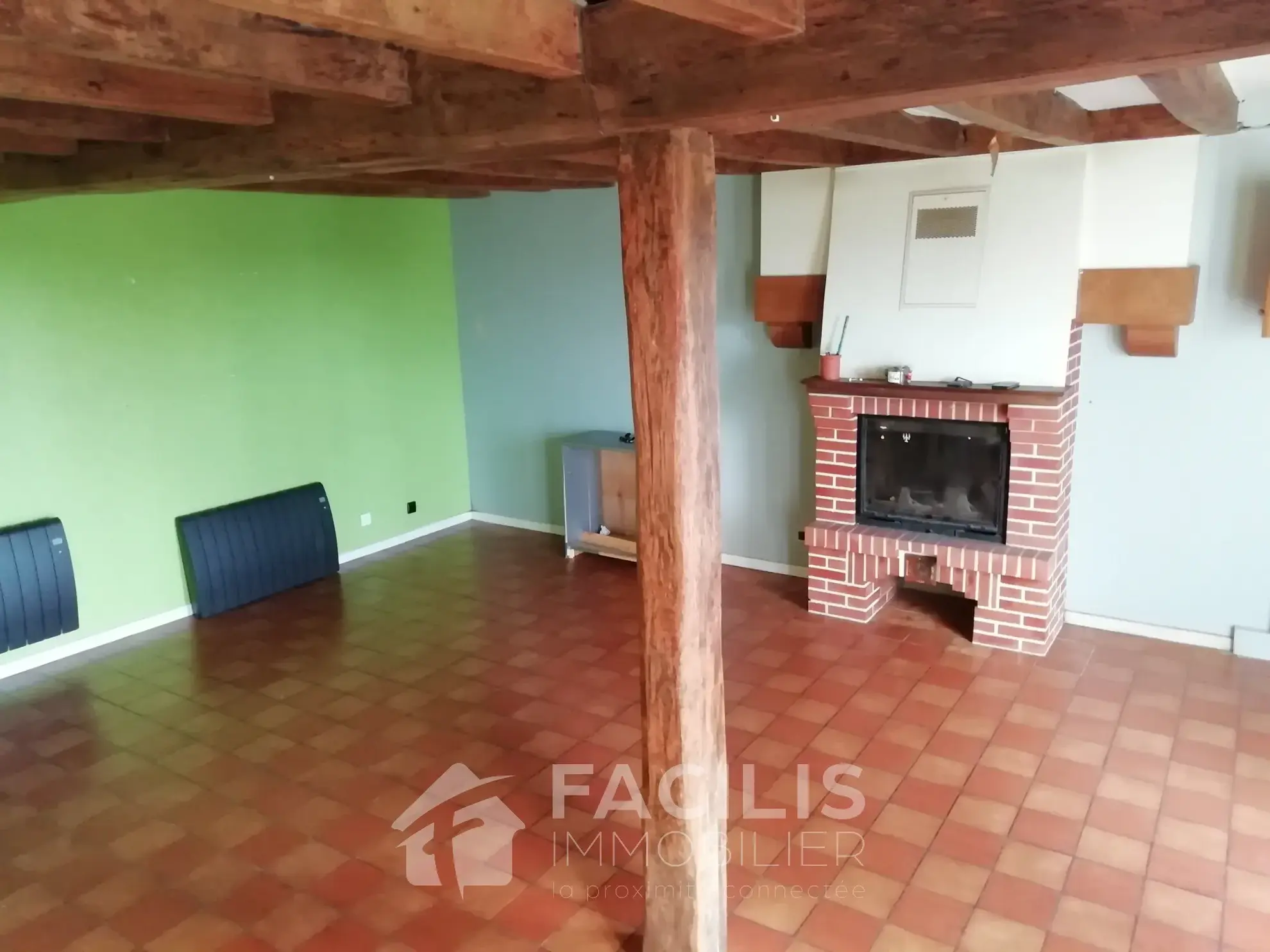 Fermette rénovée type F5 avec garage. Bien planquée dans la campagne! 