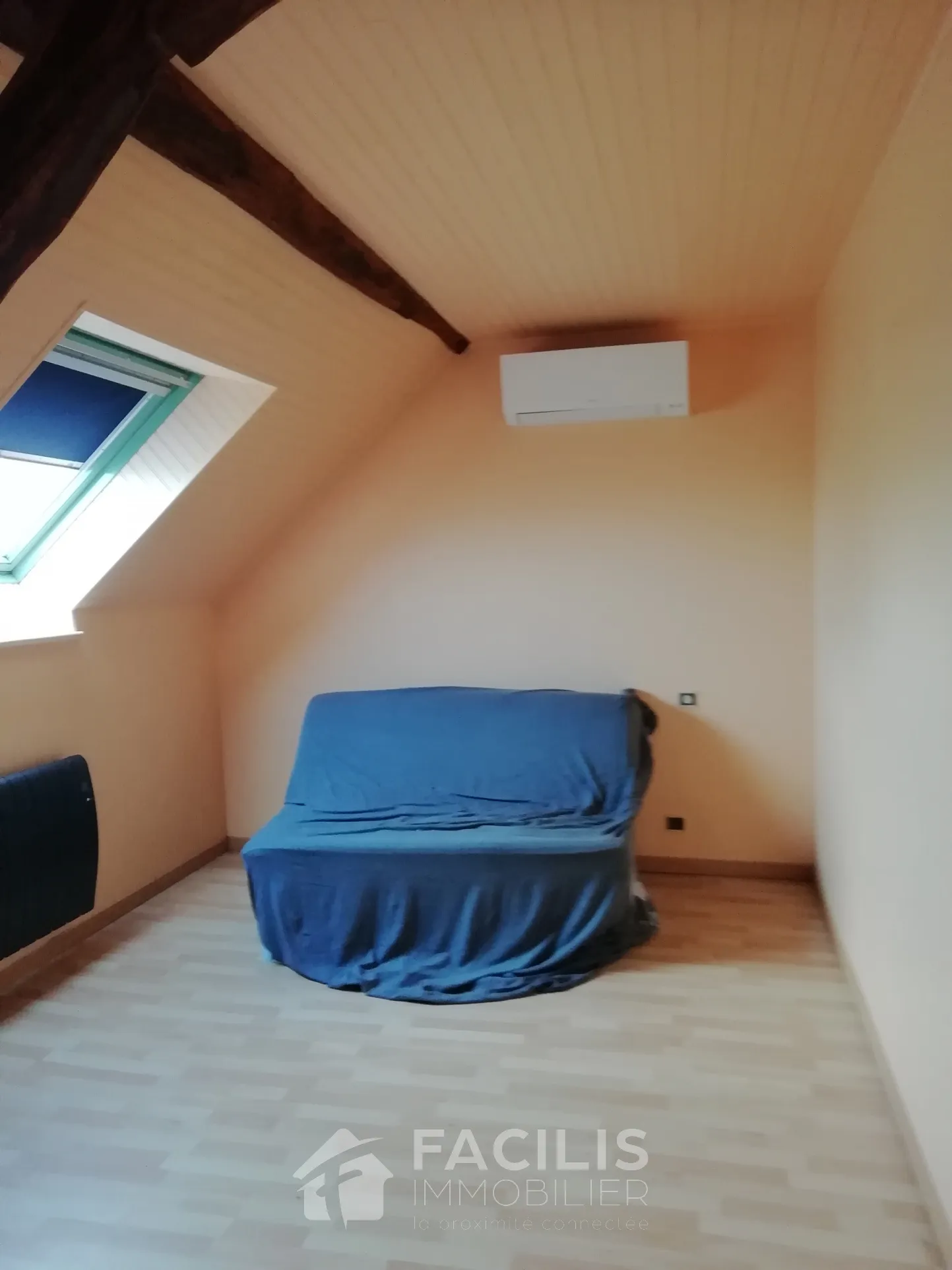 Fermette rénovée type F5 avec garage. Bien planquée dans la campagne! 