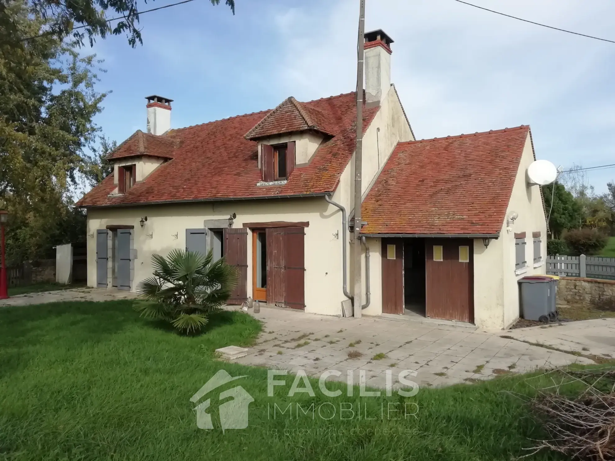 Fermette rénovée type F5 avec garage. Bien planquée dans la campagne! 