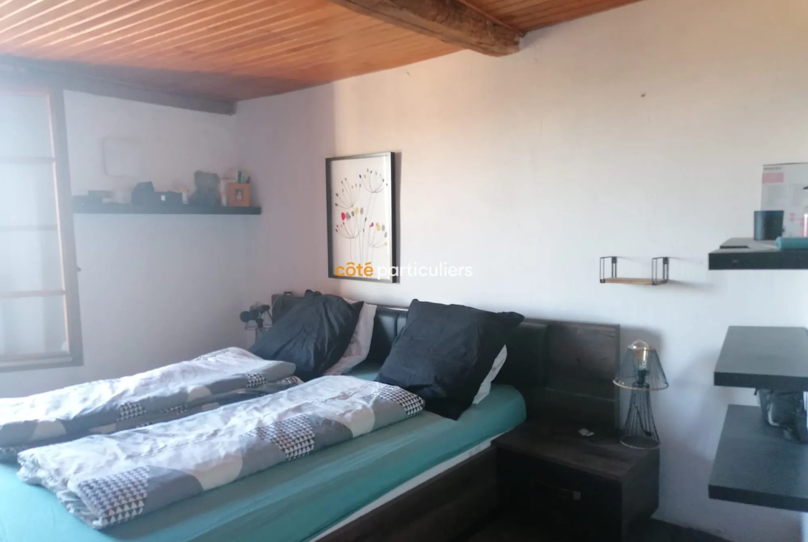 Maison de village à Callas avec vue mer 