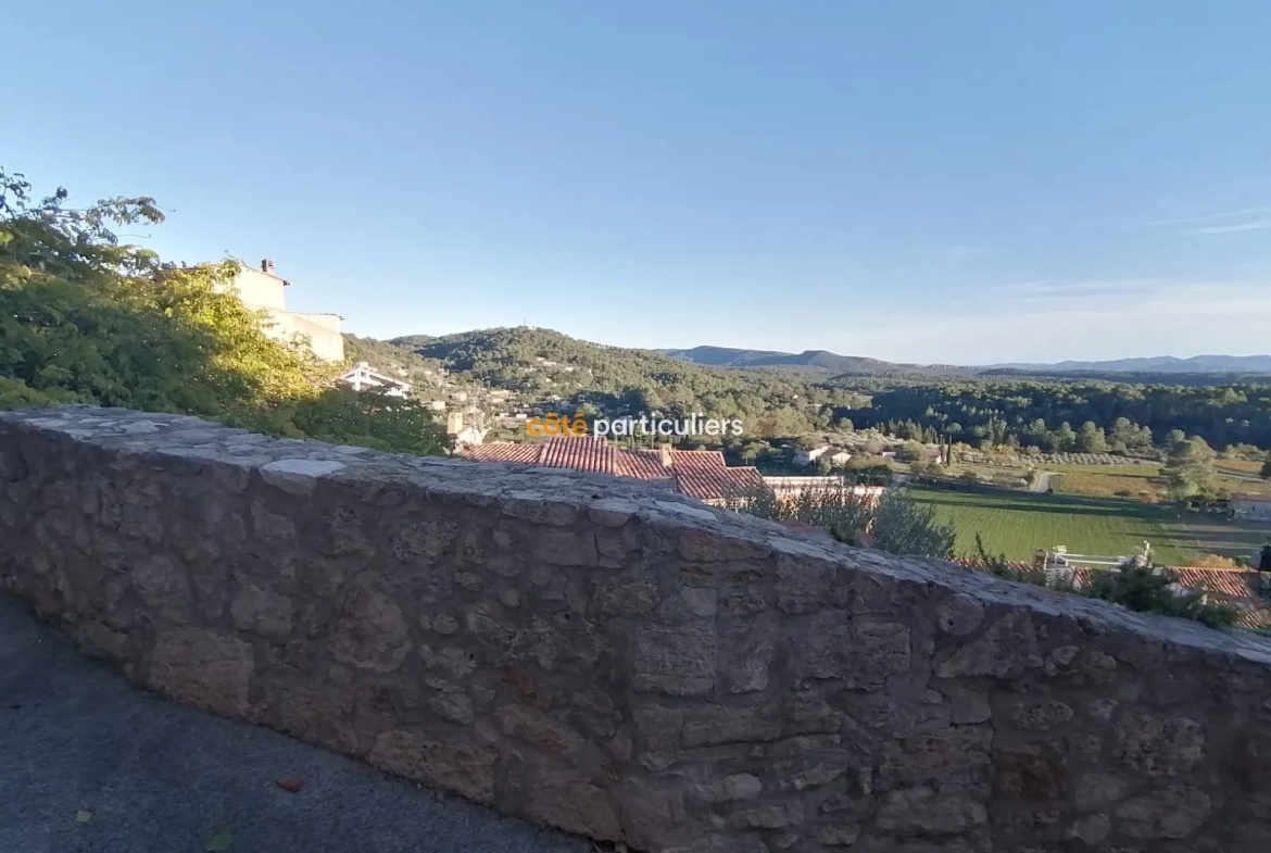 Maison de village à Callas avec vue mer 