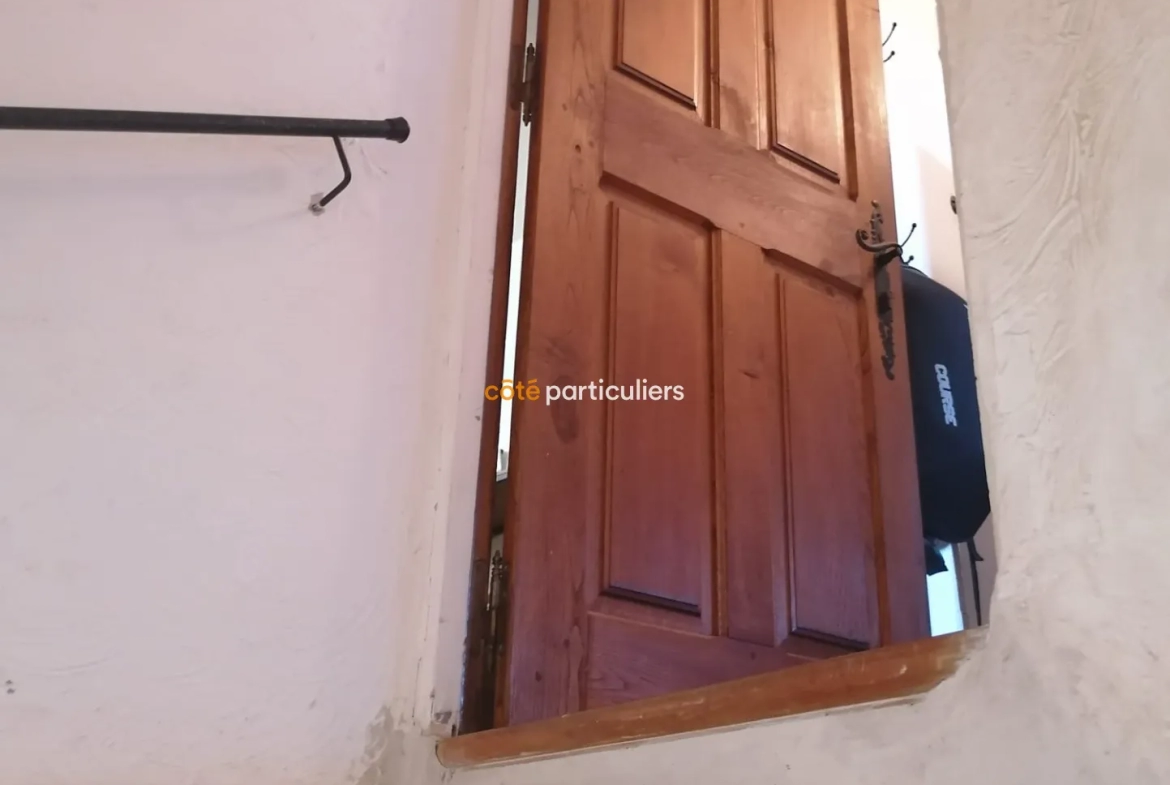Maison de village à Callas avec vue mer 