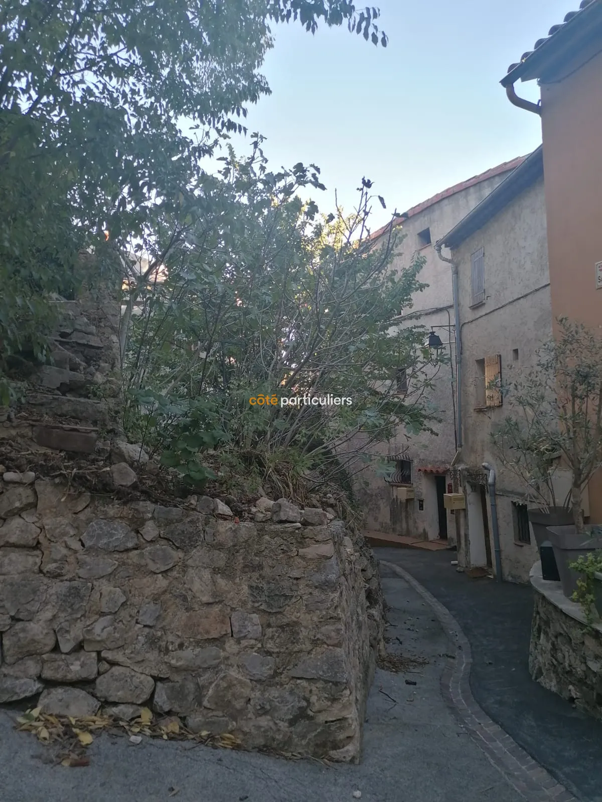 Maison de village à Callas avec vue mer 