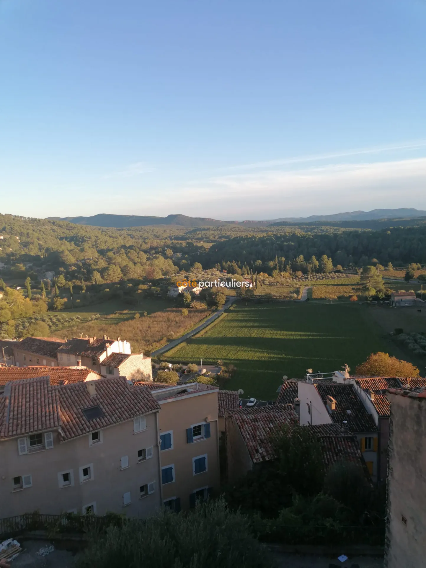 Maison de village à Callas avec vue mer 