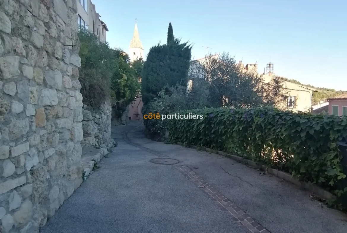 Maison de village à Callas avec vue mer 
