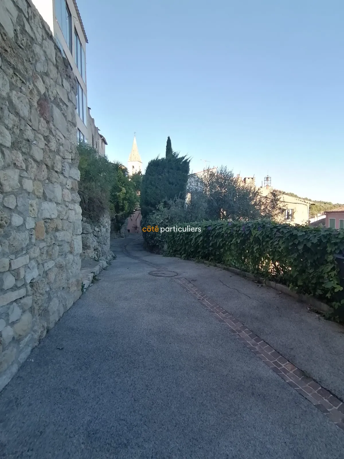 Maison de village à Callas avec vue mer 