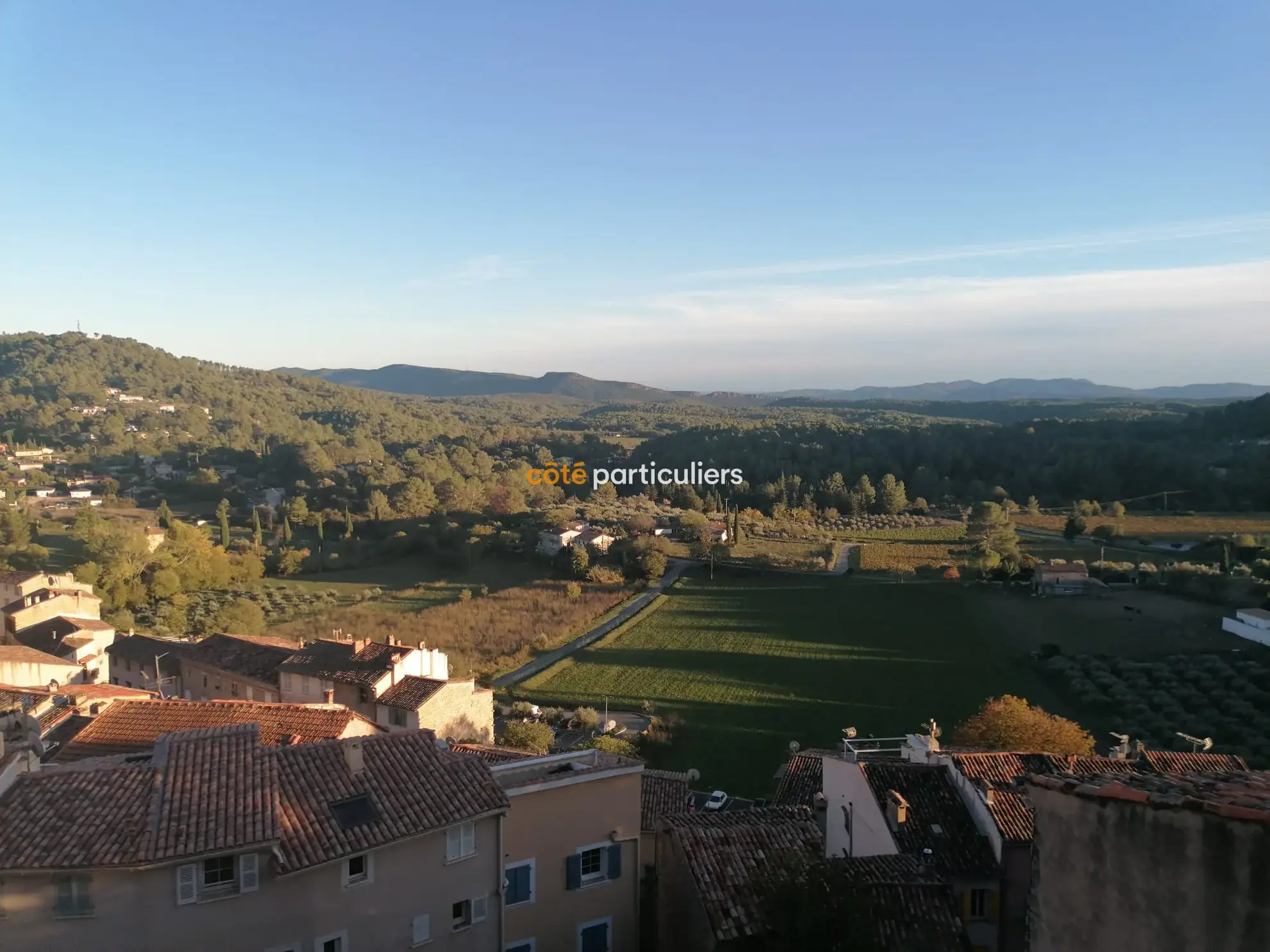 Maison de village à Callas avec vue mer 
