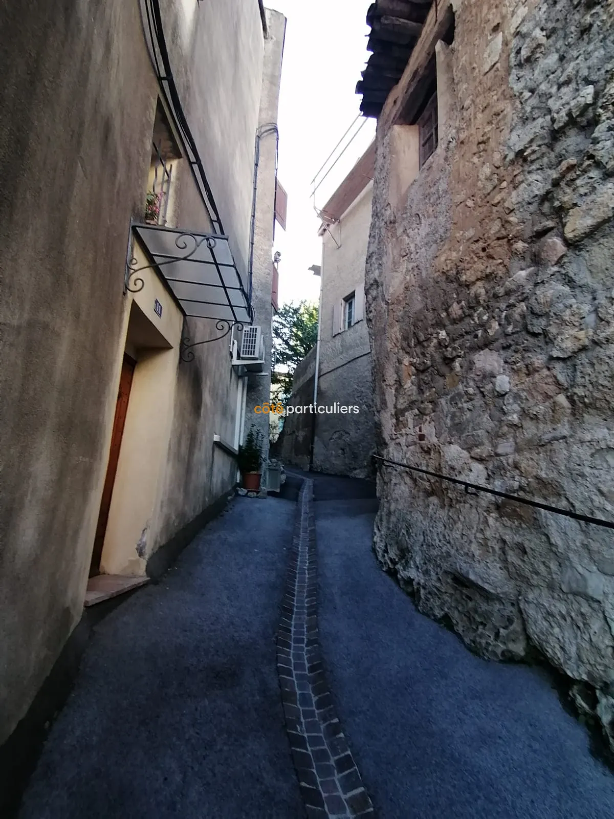 Maison de village à Callas avec vue mer 