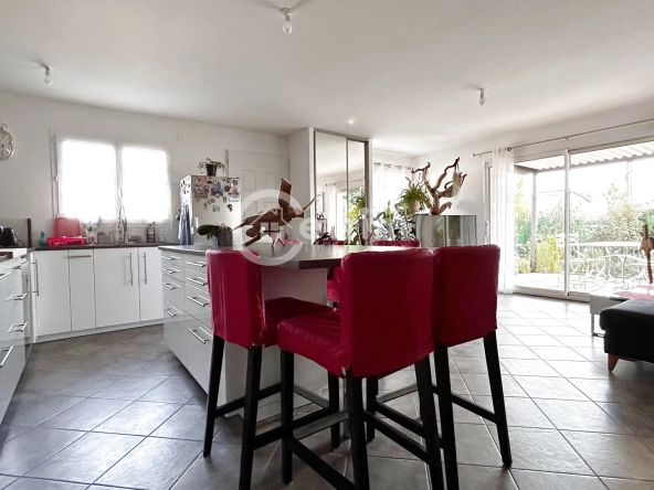 Maison contemporaine de plain-pied à Lezoux avec jardin et garage 