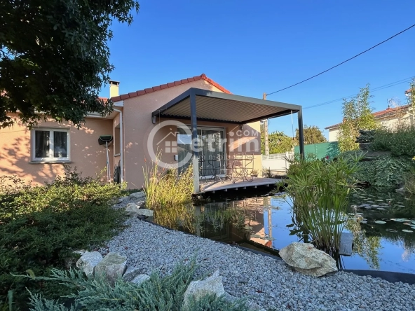 Maison contemporaine de plain-pied à Lezoux avec jardin et garage 