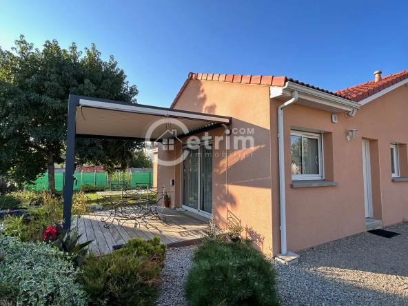 Maison contemporaine de plain-pied à Lezoux avec jardin et garage 