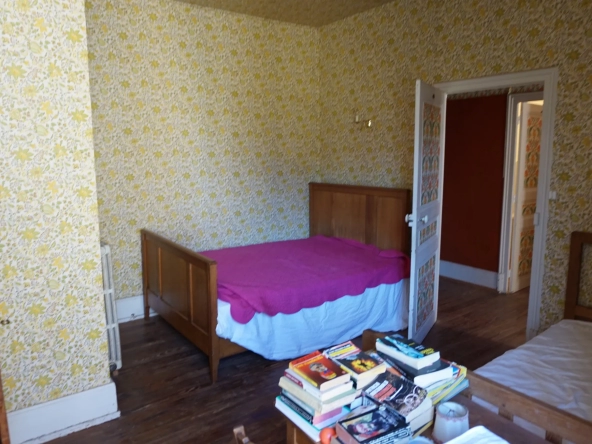 Maison de ville thermale à vendre à St Honoré les Bains 
