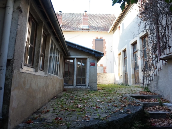 Maison de ville thermale à vendre à St Honoré les Bains 