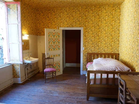 Maison de ville thermale à vendre à St Honoré les Bains 
