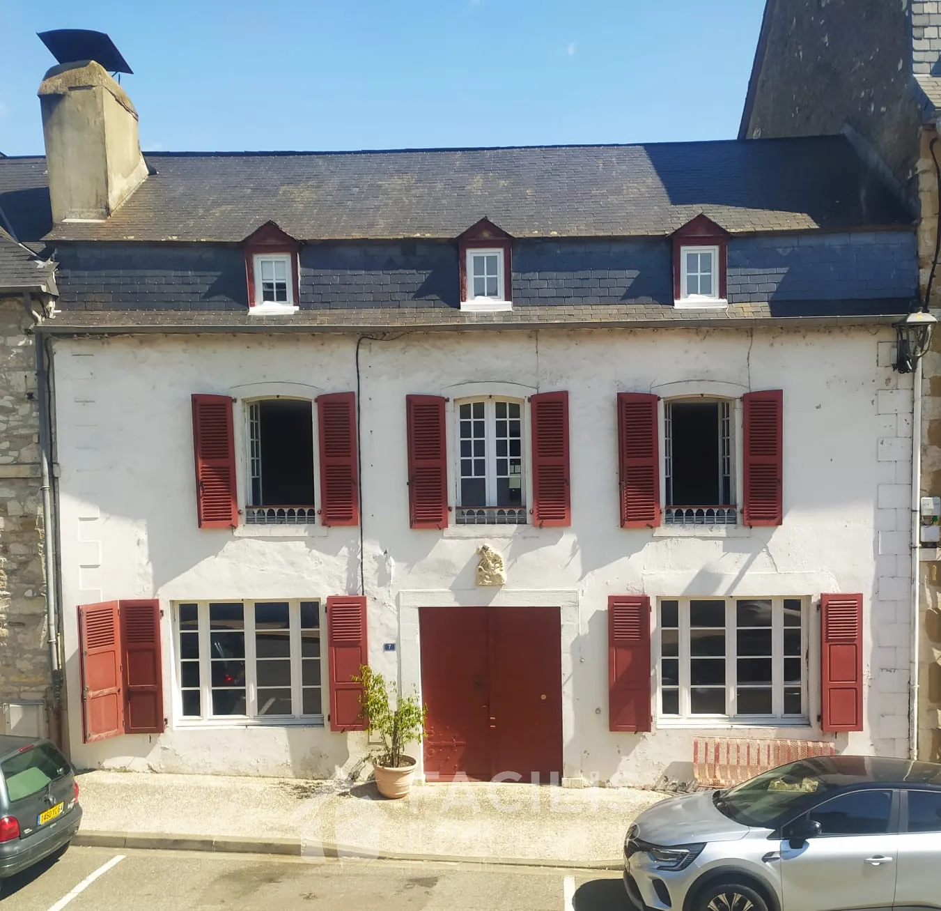 Grande maison de village proche commerces à Lasseube (64290) 