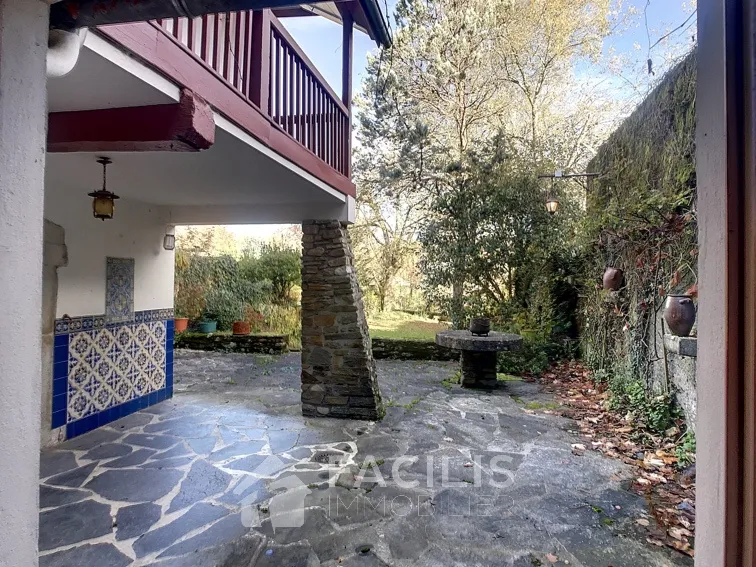 Grande maison de village proche commerces à Lasseube (64290) 