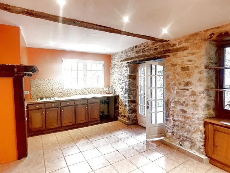 Grande maison de village proche commerces à Lasseube (64290) 