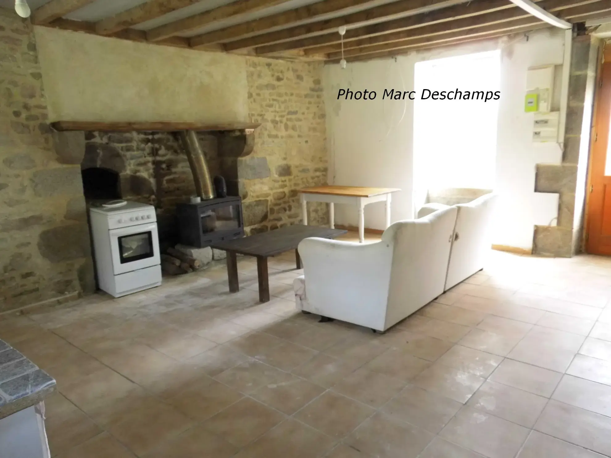 2 Maisons de village à rénover, beau potentiel, ~ 88m2 hab., sur 562m2 à La chapelle taillefert 