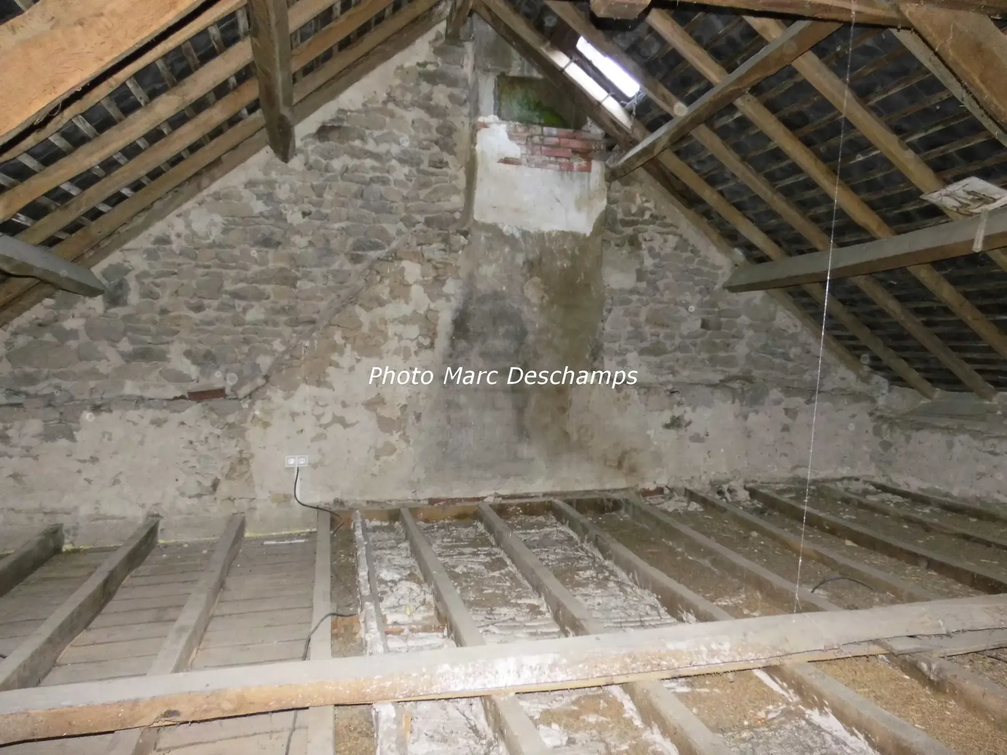 2 Maisons de village à rénover, beau potentiel, ~ 88m2 hab., sur 562m2 à La chapelle taillefert 
