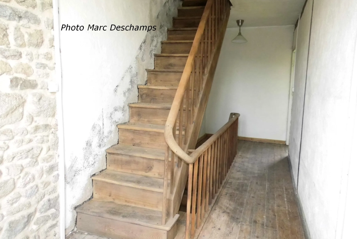 2 Maisons de village à rénover, beau potentiel, ~ 88m2 hab., sur 562m2 à La chapelle taillefert 