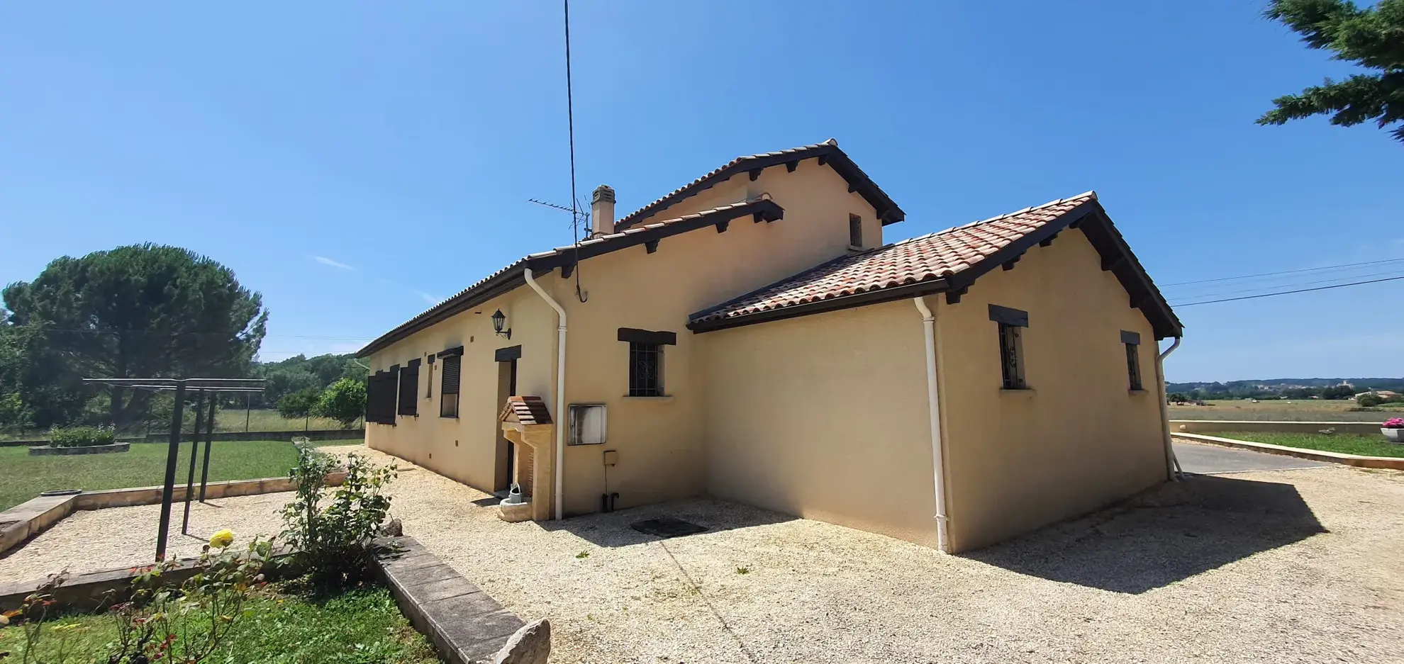 Charmante villa à Montayral avec jardin paysagé et garage attenant 