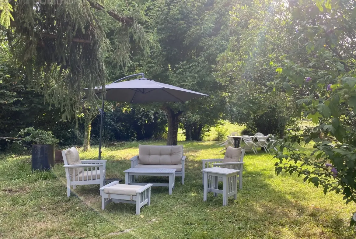 Propriété avec Deux Maisons et Piscine à La Réole 