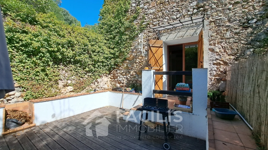Maison de village en pierres avec terrasse à Lorgues