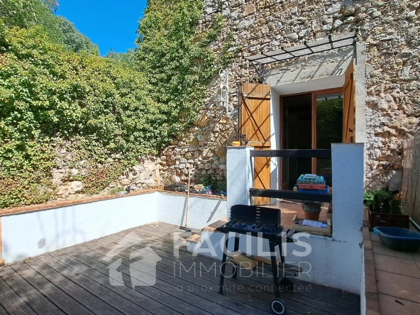 Maison de village en pierres avec terrasse à Lorgues