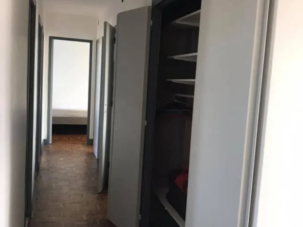Appartement rénové avec balcon et parking à Carcassonne 