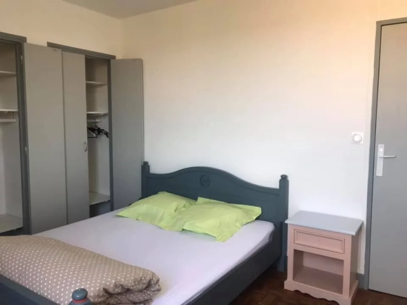 Appartement rénové avec balcon et parking à Carcassonne 