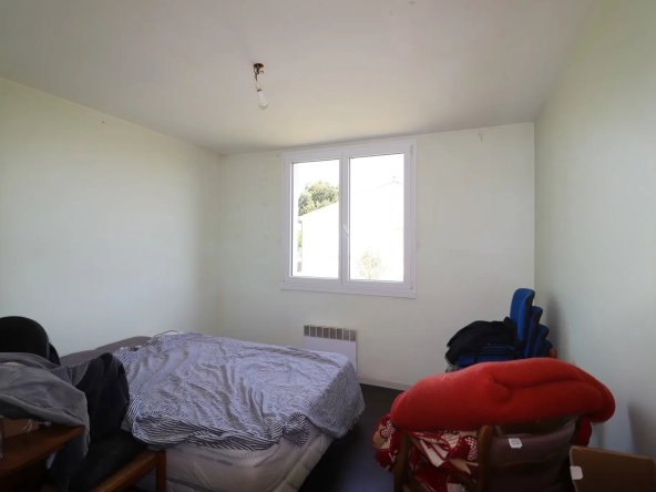 Médis maison - Maison de plain-pied avec trois chambres et garage 