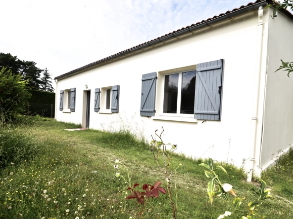Médis maison - Maison de plain-pied avec trois chambres et garage 
